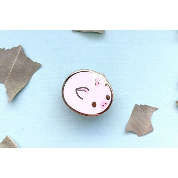 Pig Bun Enamel Pin - Gold Plated Kawaii Animal Jewelry & Brooch - Picture 3 of 7